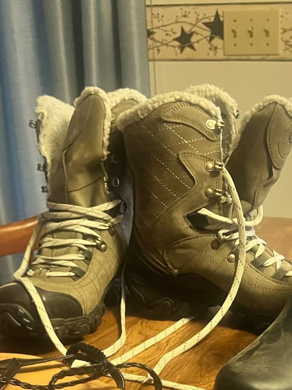 Women’s Insulated Tan Winter Snow Boots with Faux Fur Lining